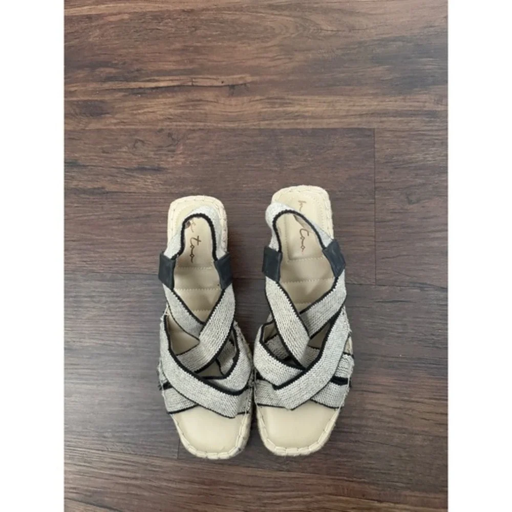 Me Too Cami Wedge‎ Sandal in Linen/Black
